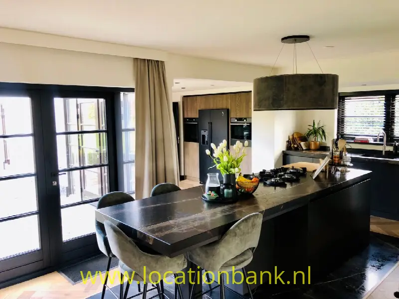 Keuken vanaf barzijde