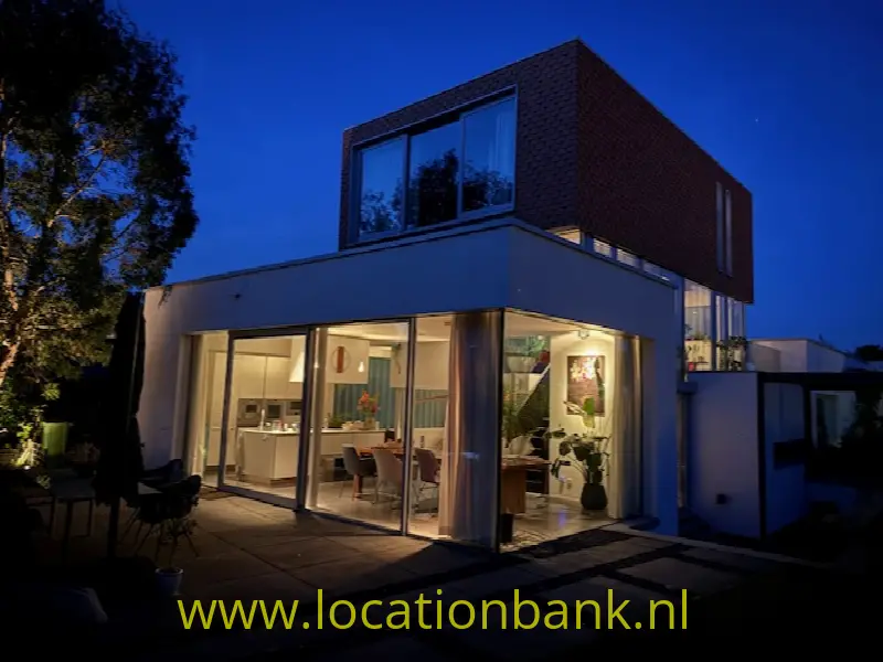 zij aanzicht vanuit tuin