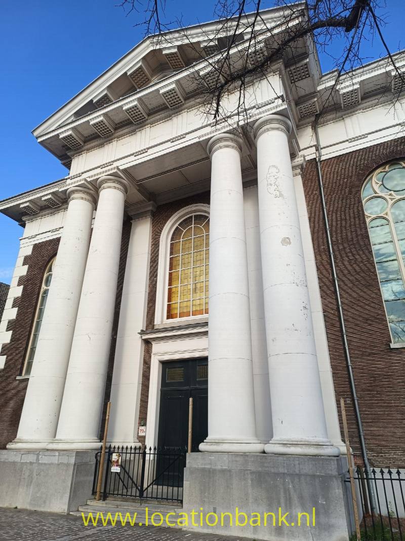 kerk met pilaren