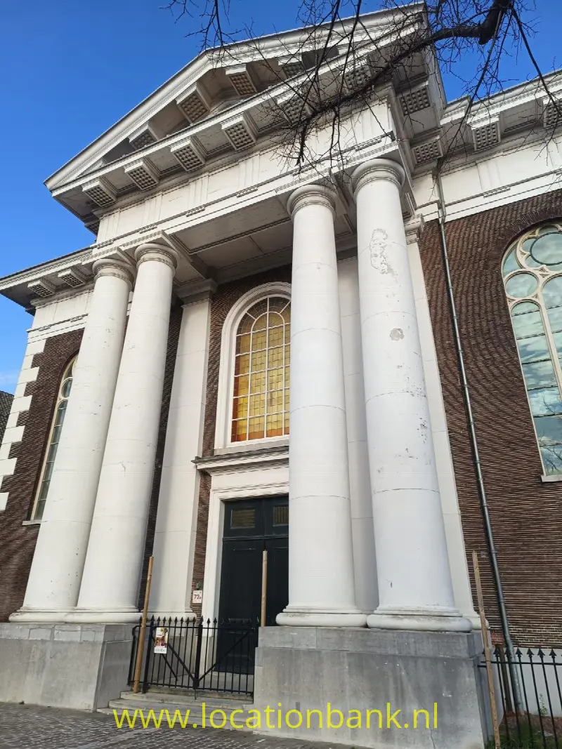 kerk met pilaren