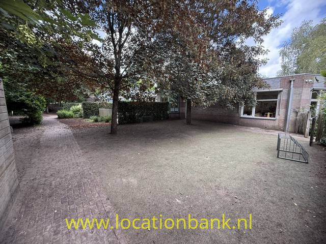 zijkant school 