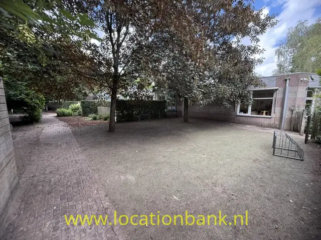zijkant school 