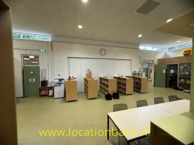gang / hal bij bovenbouw richting aula