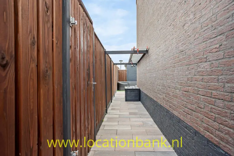 Tuin zijkant 