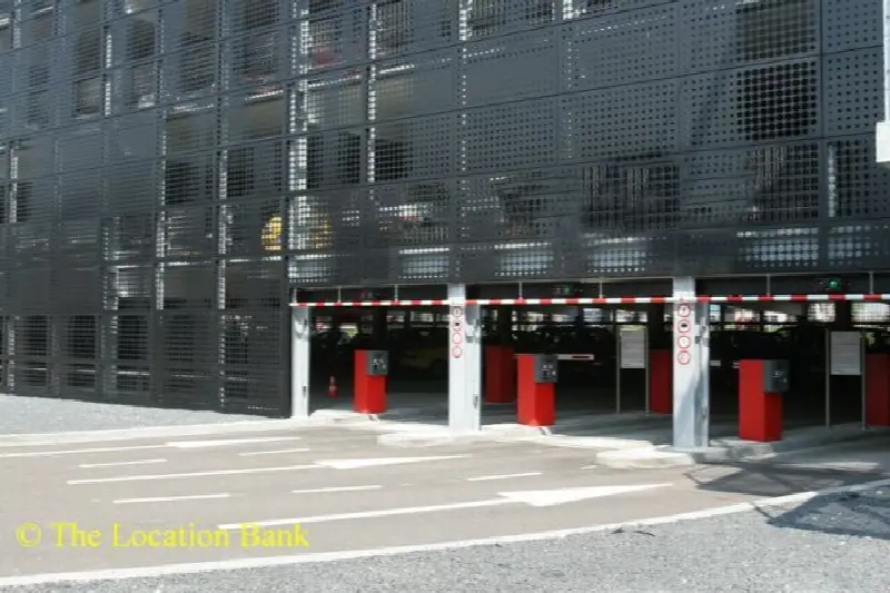 Parkeergarage parkeerspiraal inrit en uitrit