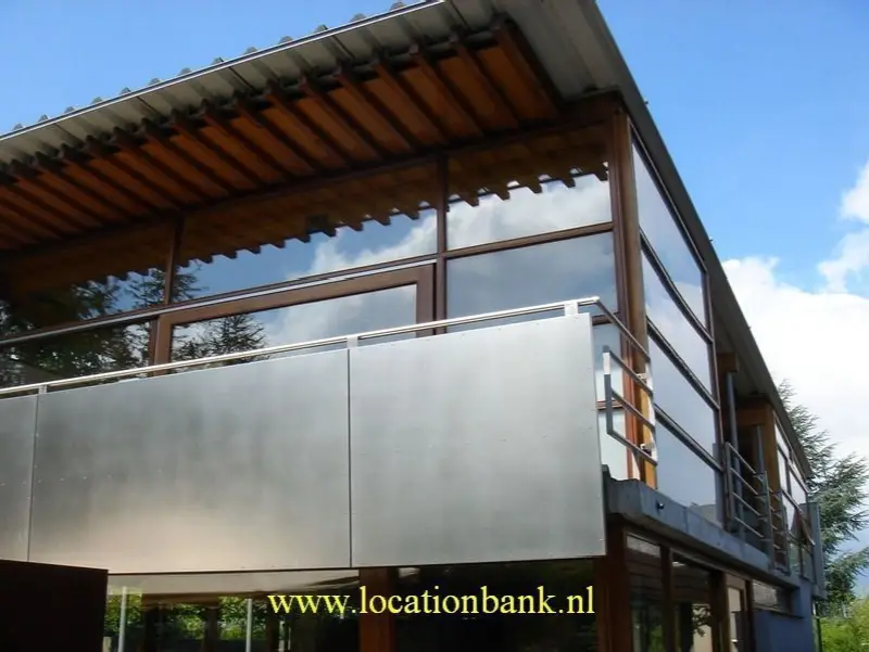 Villa van staal en glas