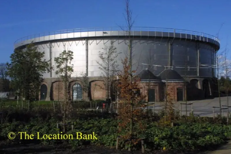 Lege Gashouder en gasfabriek