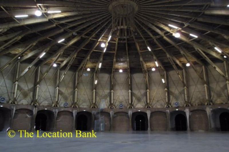 Lege Gashouder en gasfabriek