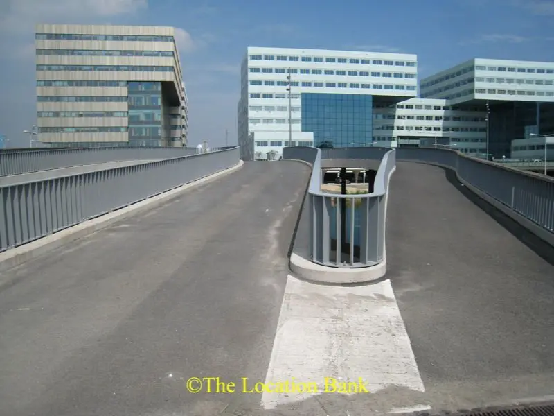 moderne weg met skyline