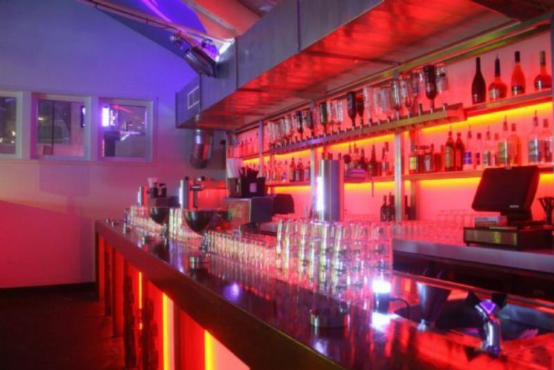 bar met verschillend licht