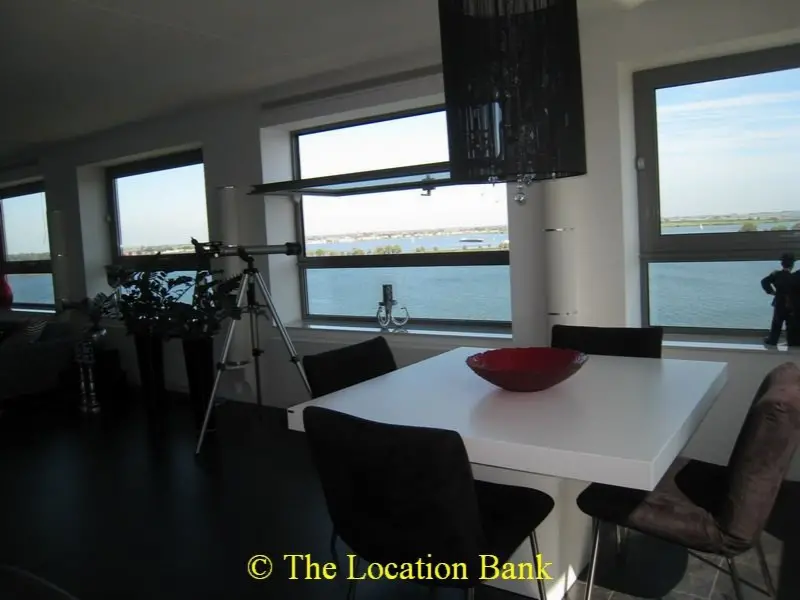 Moderne Loft en Appartement met uitzicht over water