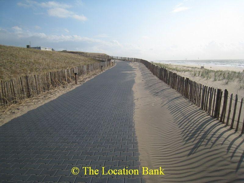 Weg langs het strand