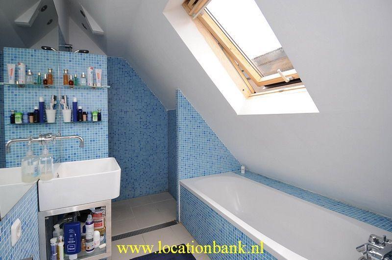 Blauwe badkamer