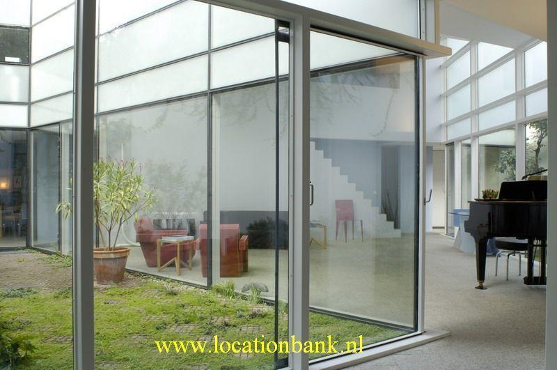 Patio met glazen wand