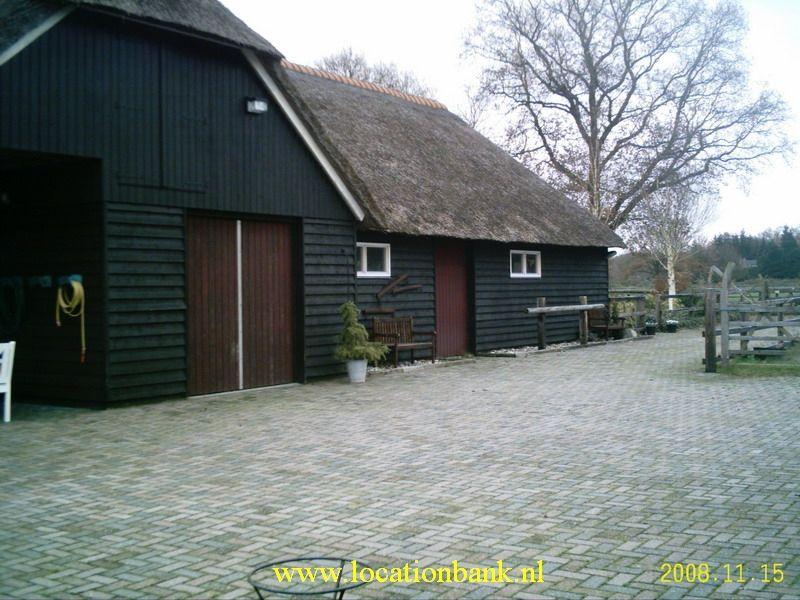 Schuur en paardenstallen en garage