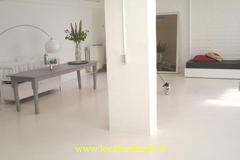 Witte industrieele loft