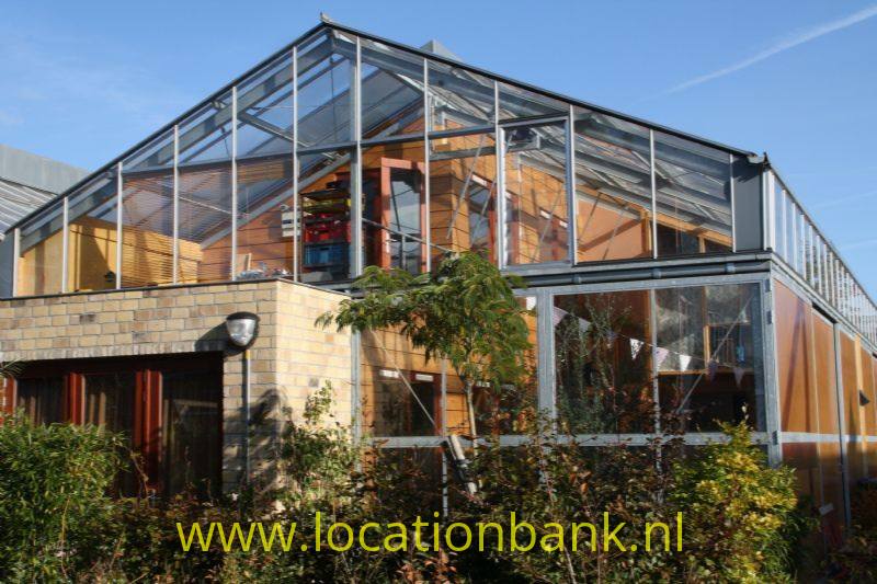 Huis in glazen kas 