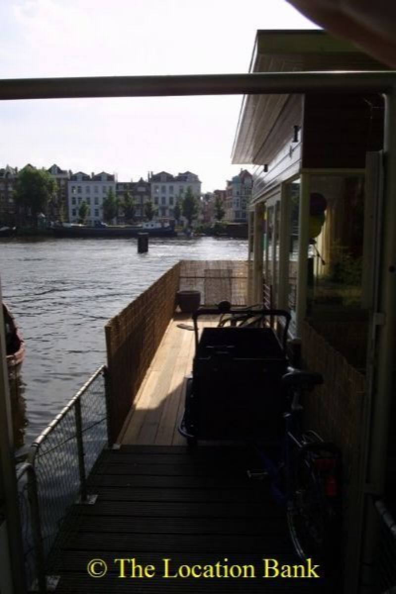 Buitenkant woonboot 