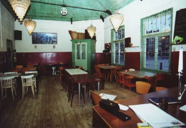 Restaurant / Koffiehuis / diner, Voormalig gekraakt restaurant.