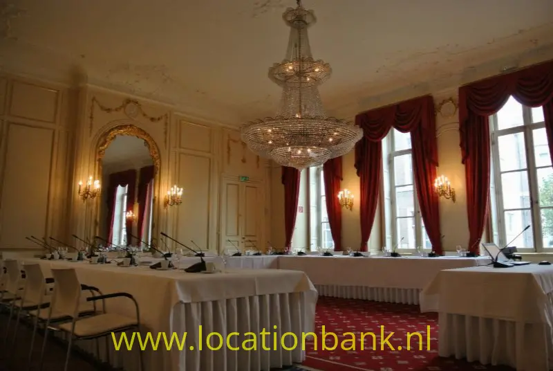 Paleis / Balzaal / kasteel / Kerk