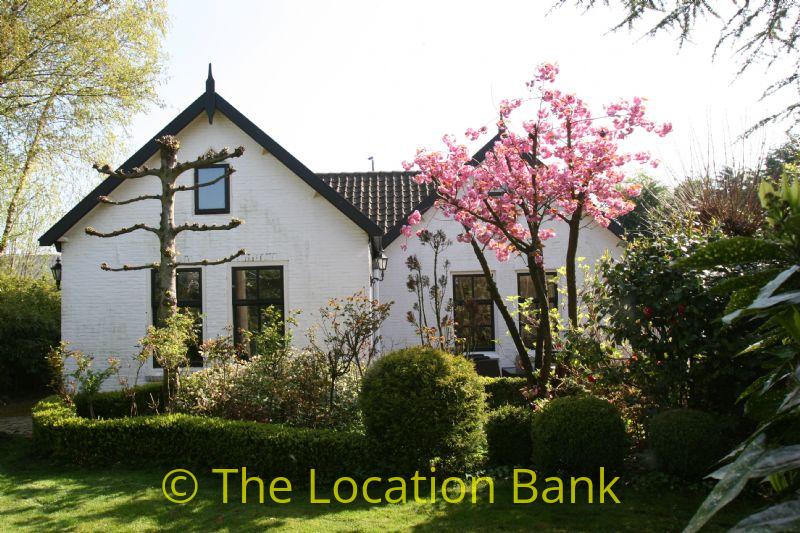 losstaand huis of villa in de Natuur met grote tuin