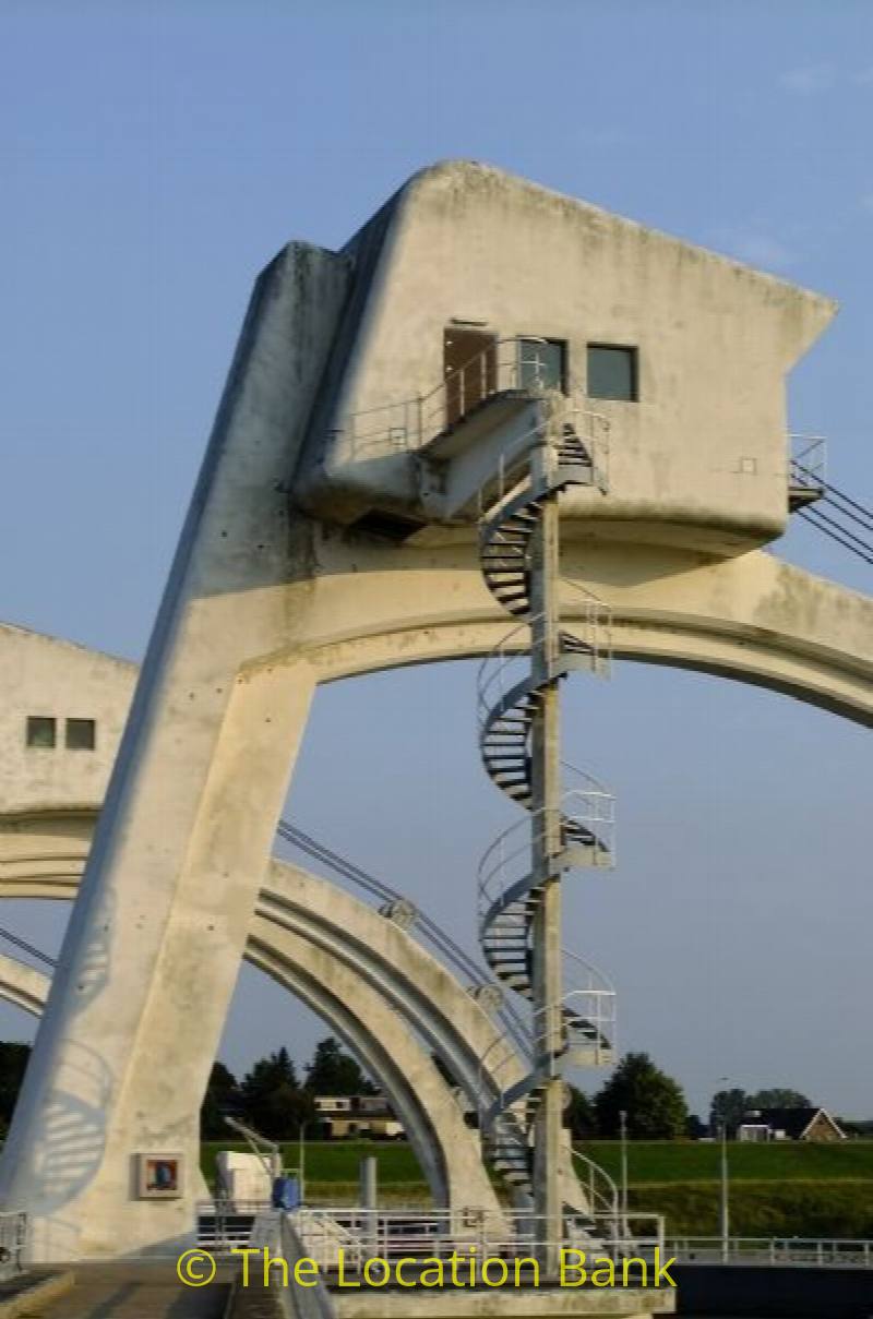 waterstuw kunstwerk of waterdam