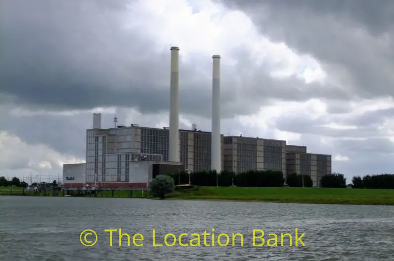 fabriek of Energie centrale in betonnen gebouw