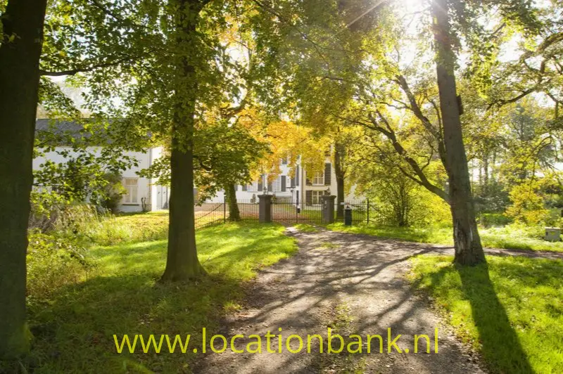 kasteel en landhuis met oprijlaan