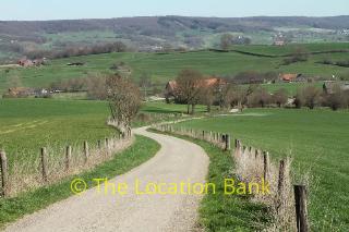 Landweg in de heuvels