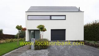 Strakke moderne witte villa met garage