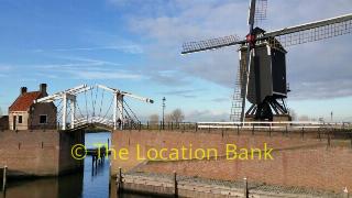 ophaalbrug en klassieke windmolen