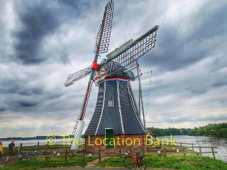 windmolen aan het water