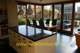 moderne keuken met kookeiland