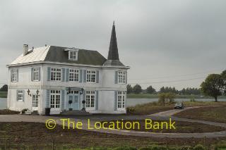 Villa en landhuis aan het water