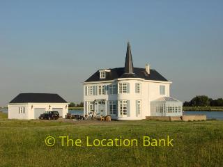 Villa en landhuis aan het water