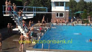 50 meter bad met toezichttoren en duikplank