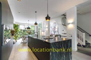 moderne keuken met kookeiland