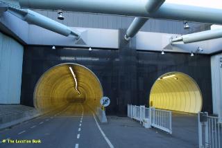 Moderne tunnel een baans