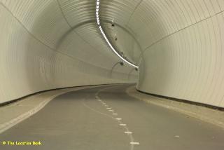 Moderne tunnel een baans