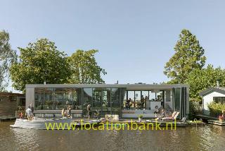 moderne woonark watervilla woonschip