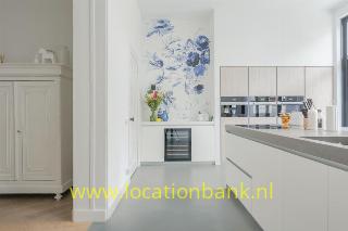 witte keuken met kookeiland