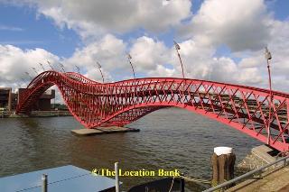 moderne voetgangers brug