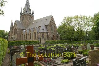 Kerk gezien vanaf de begraafplaats