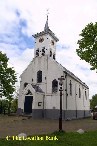 Kleine Kerk met houten interieur