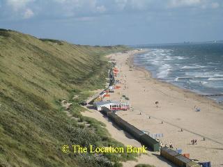 strand met zeer hoge duinen