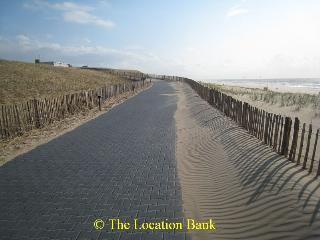 Weg langs het strand