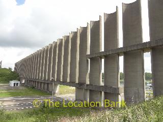 idustriele weg met veel beton