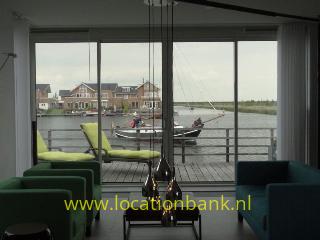 woonkamer aan het water