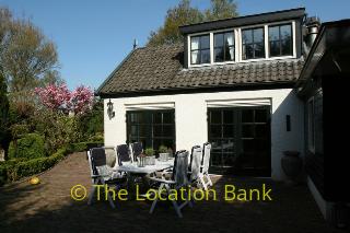 losstaand huis of villa in de Natuur met grote tuin