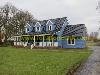 blauw houten huis met veranda amerikaans huis huizen scandinavisch